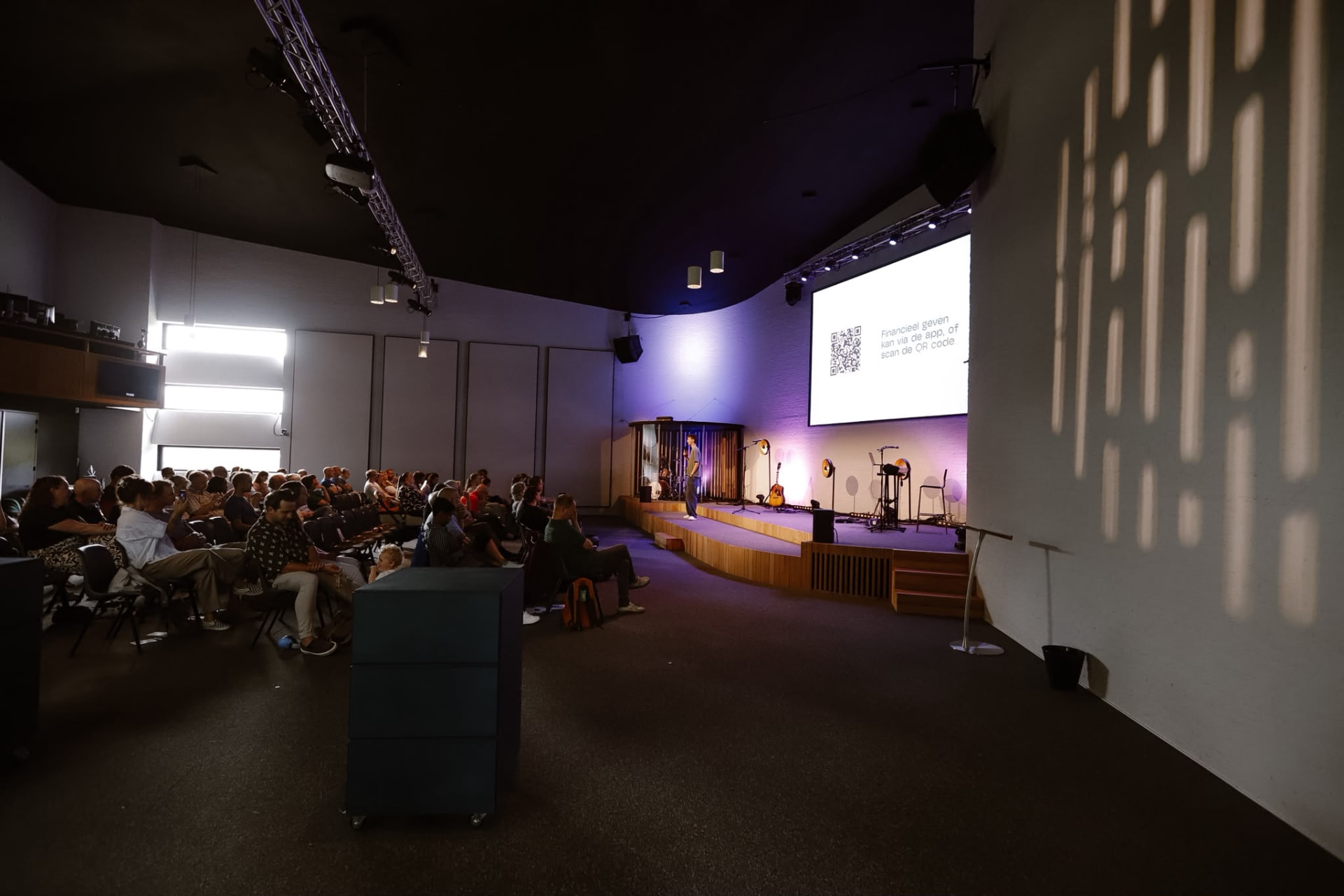 De gemeente van C3 Kerk Arnhem samen in de zaal